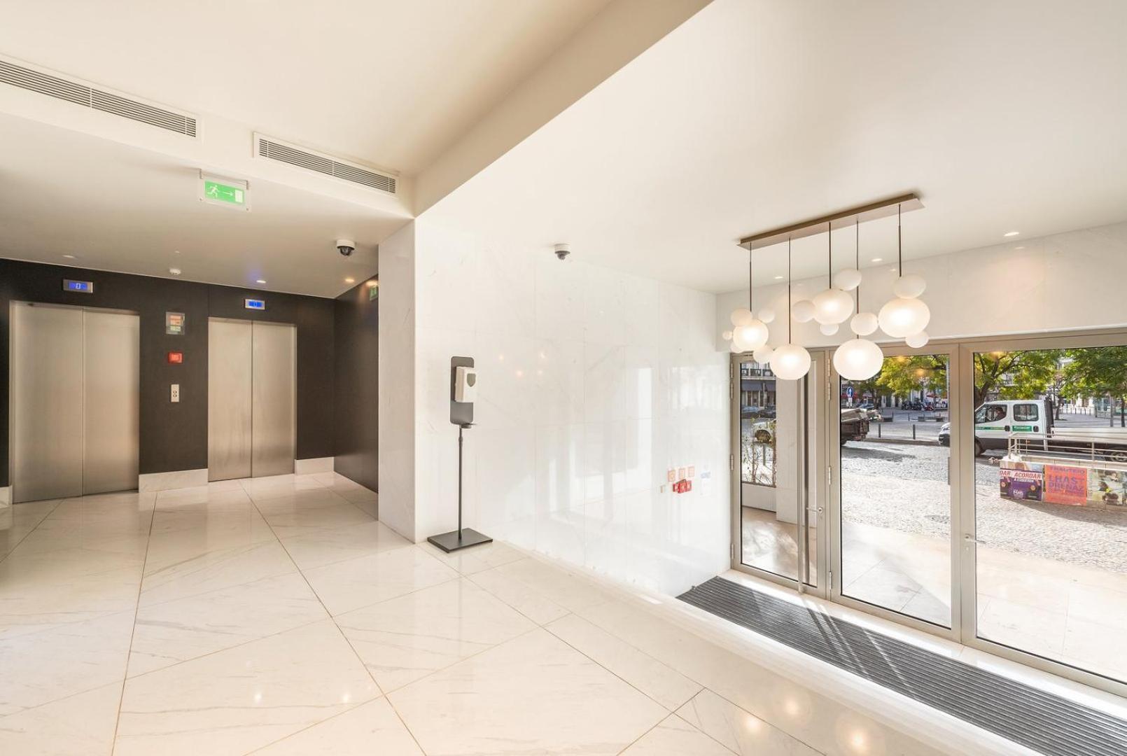 Апартаменты Guestready - 2Br Apt Carlos I With Terrace And Gym Лиссабон Экстерьер фото